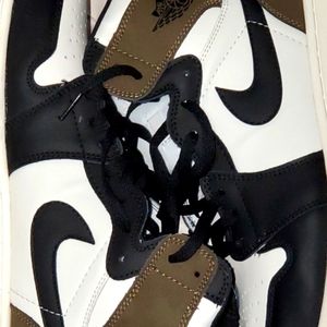 Retro Jordan 1's Mid Cut "Dark Mocha" 11.5